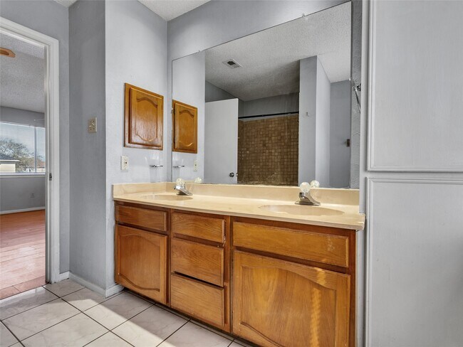 Building Photo - 10919 Pigeonwood Dr