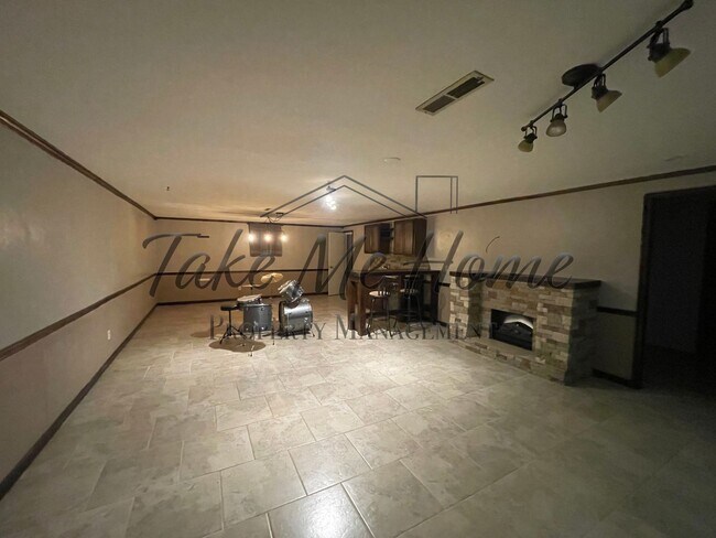 Building Photo - 3 Bedroom Basement Home in Kickapoo District!