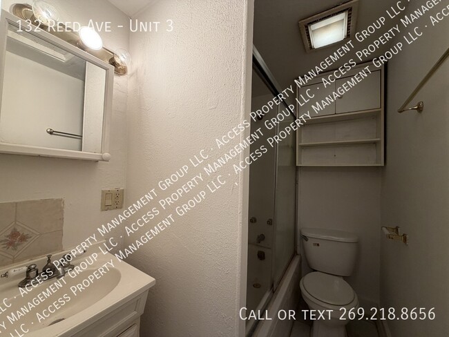 Building Photo - 132 Reed St