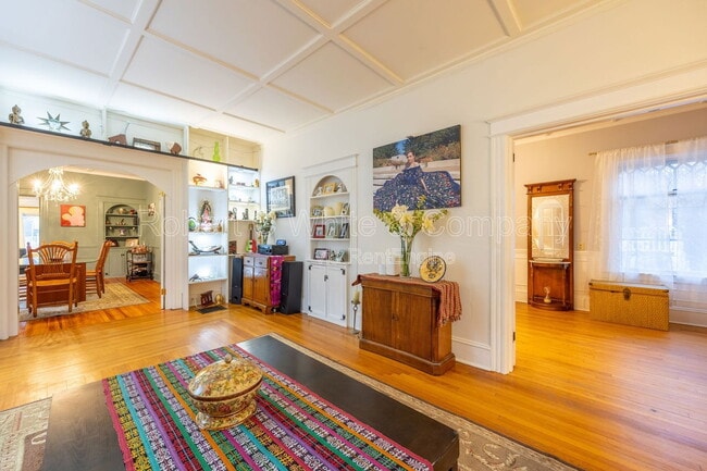 Building Photo - 139 Grove St