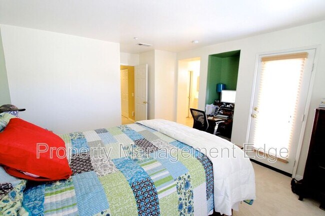 Building Photo - 41905 Davenport Way