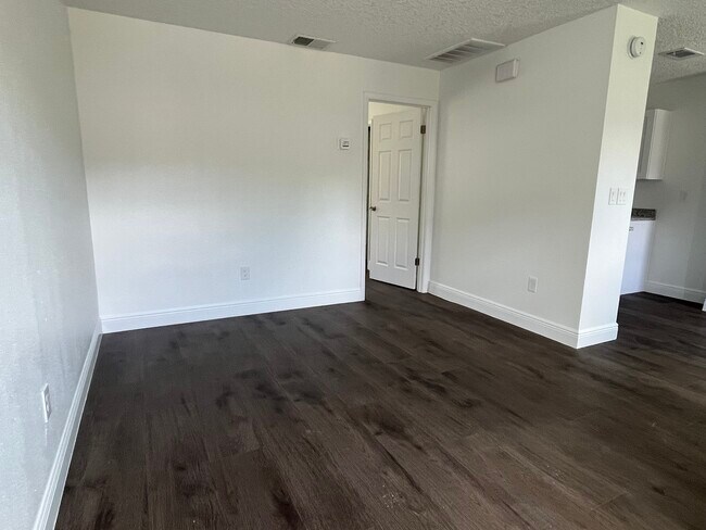 Building Photo - 2621 Kelly Ln