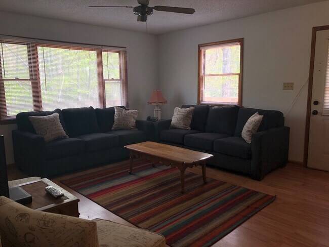 Building Photo - **SCHOOL YEAR RENTAL-TWO STUDENT MAX** AVAILABLE MID-AUGUST TO MID-MAY
