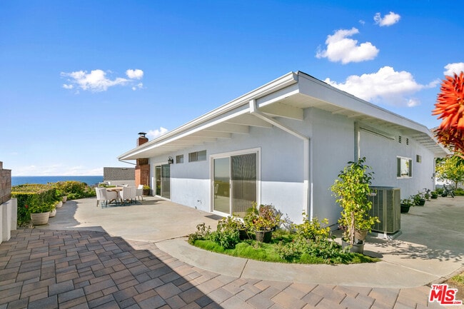 Building Photo - 3636 Oceanhill Way