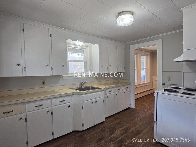 Building Photo - 64 Elm St