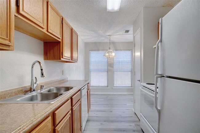 Building Photo - 215 Colt Ln
