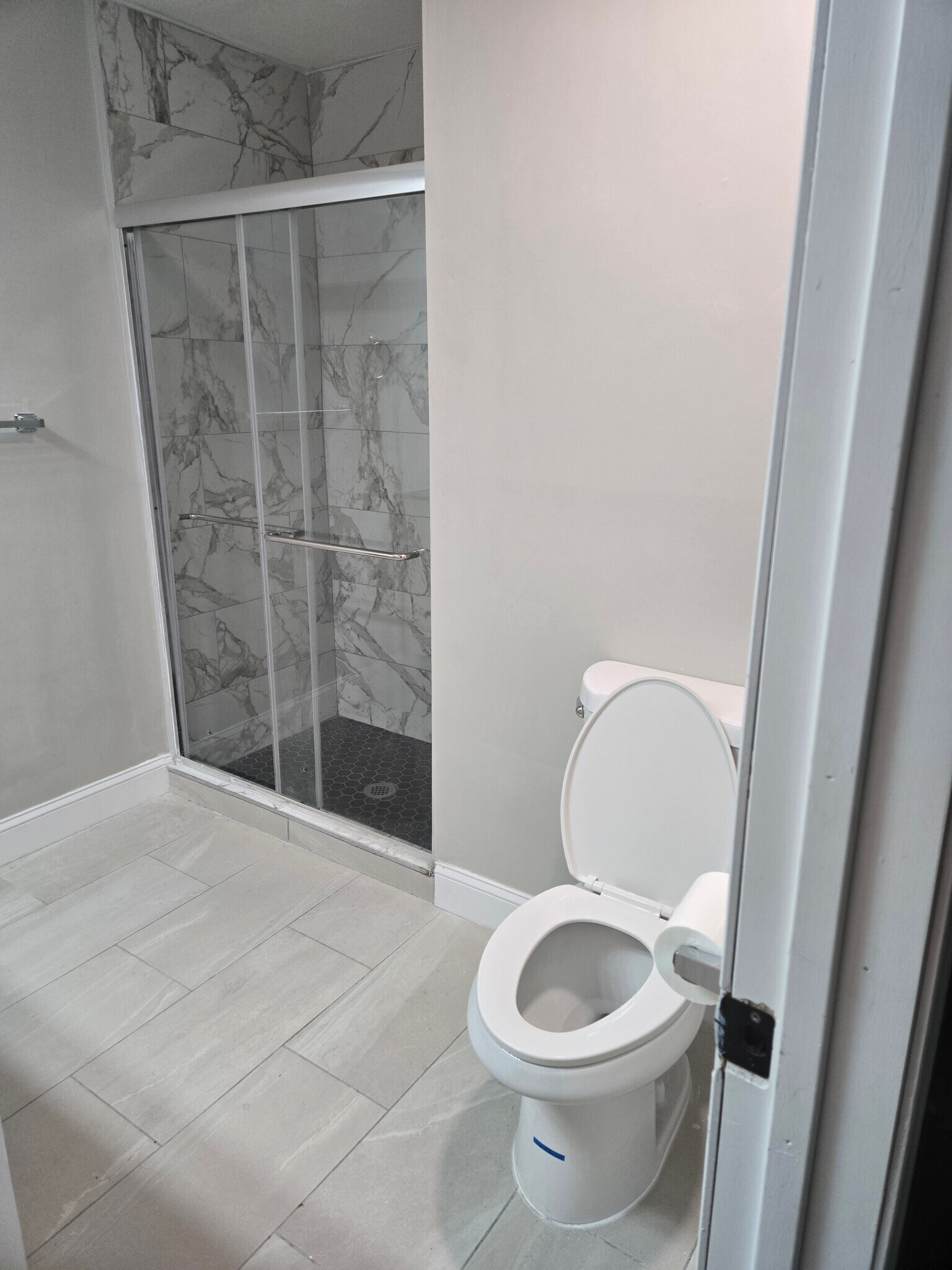Main bath walk in shower - 417 Ashton Ln