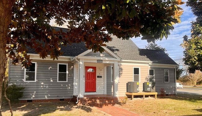 Primary Photo - 10111 Rogers Dr