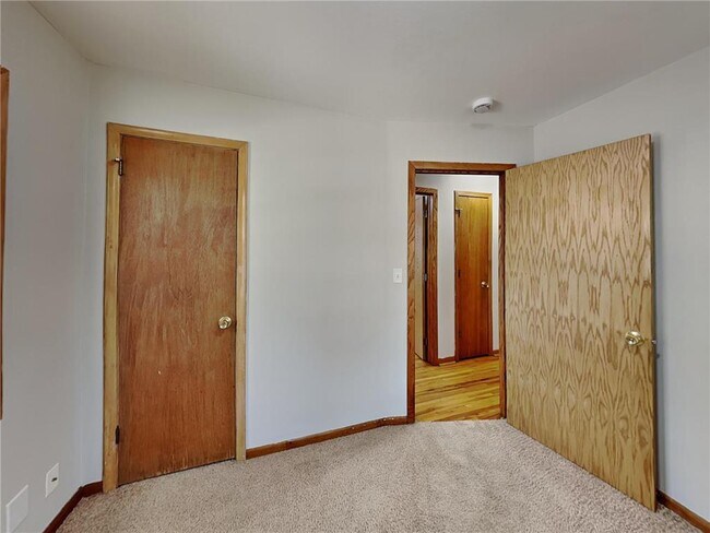 Building Photo - 1218 Skillman Ave E