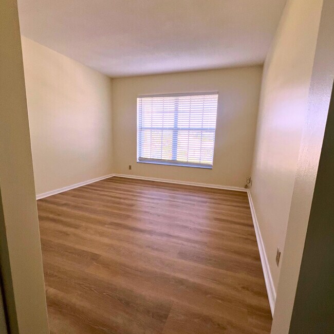 Building Photo - 5580 Tamberlane Cir