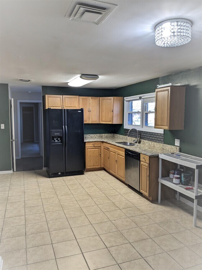 Building Photo - 315 Martha Lee Dr