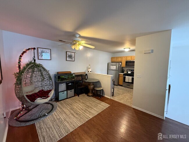 Building Photo - 333 Bowler Ct