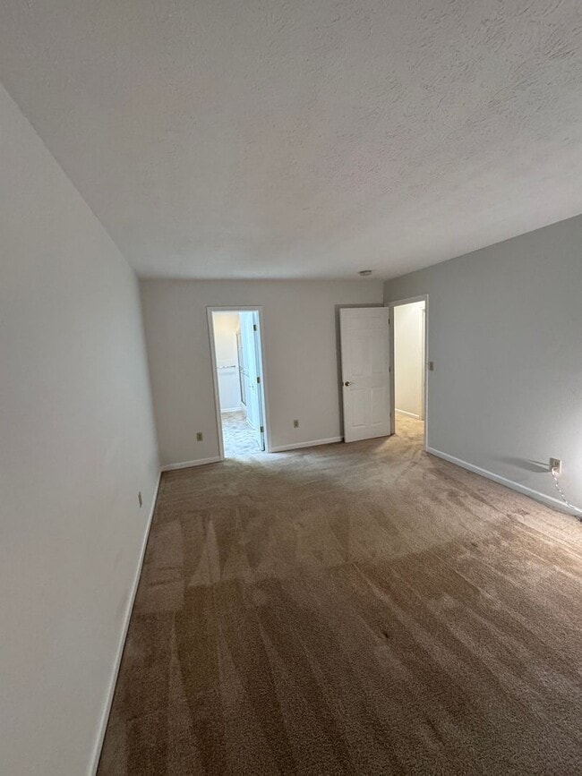 Building Photo - Single level duplex
