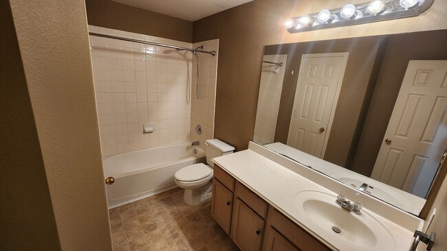 Building Photo - Located In the heart of Stone Oak