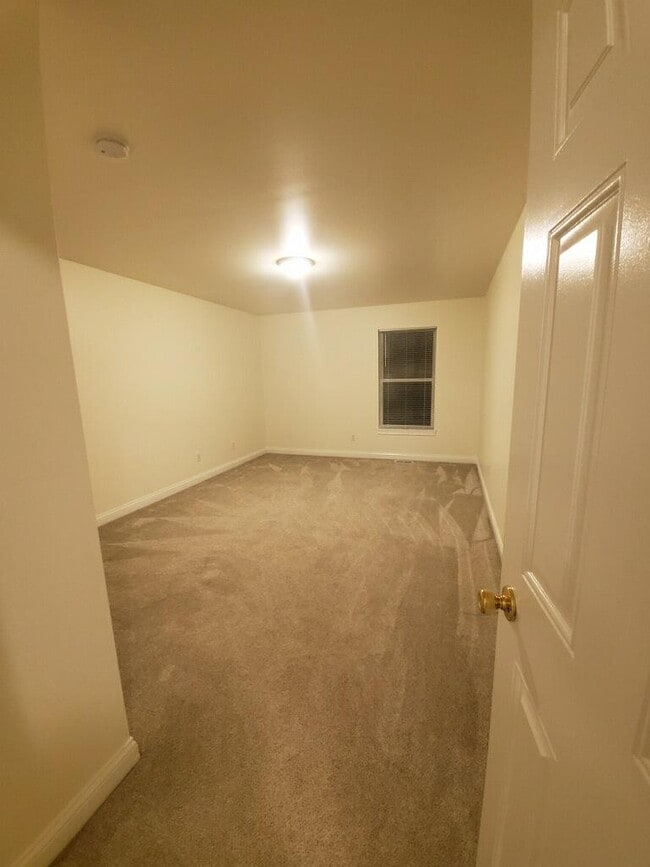 Building Photo - 915 S 20th St