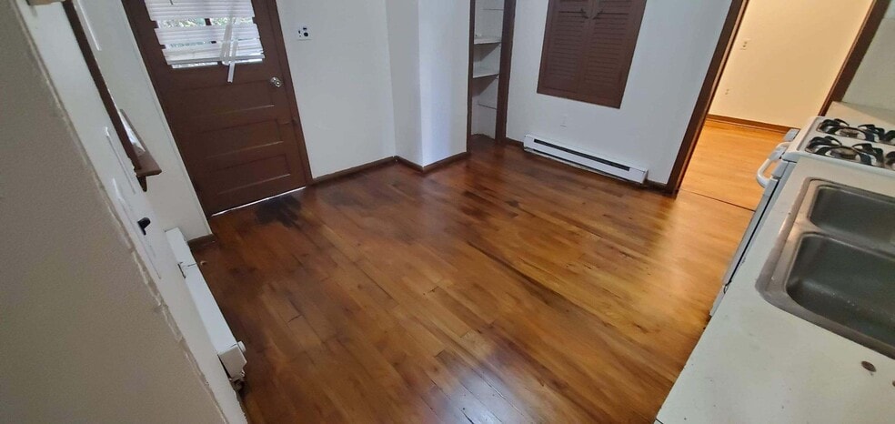 Eat-in Kitchen with back door - 8 Franklin St
