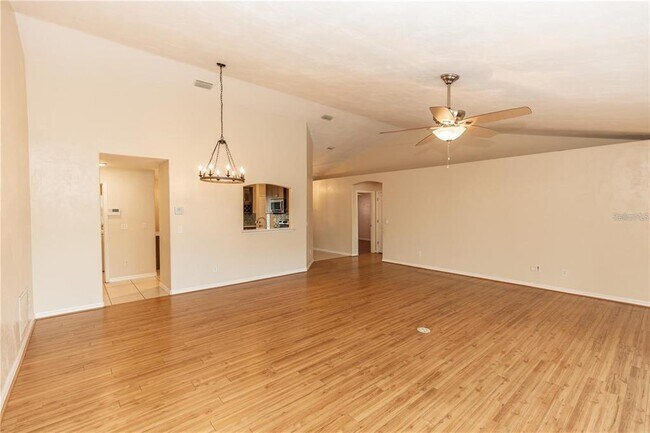 Building Photo - 12 Peruvian Ln
