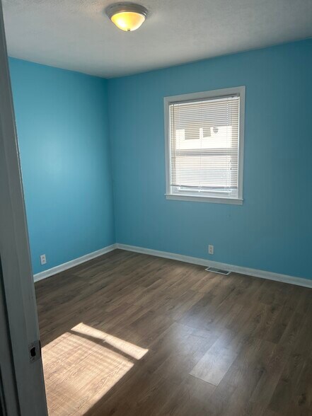 Building Photo - 717 Dogwood Ln