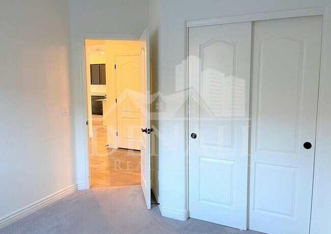 Building Photo - 2723 E Mews Rd
