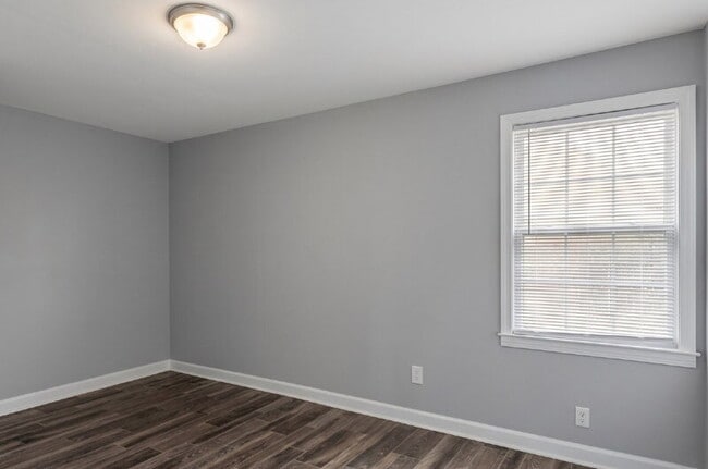 Building Photo - 352 Adams St