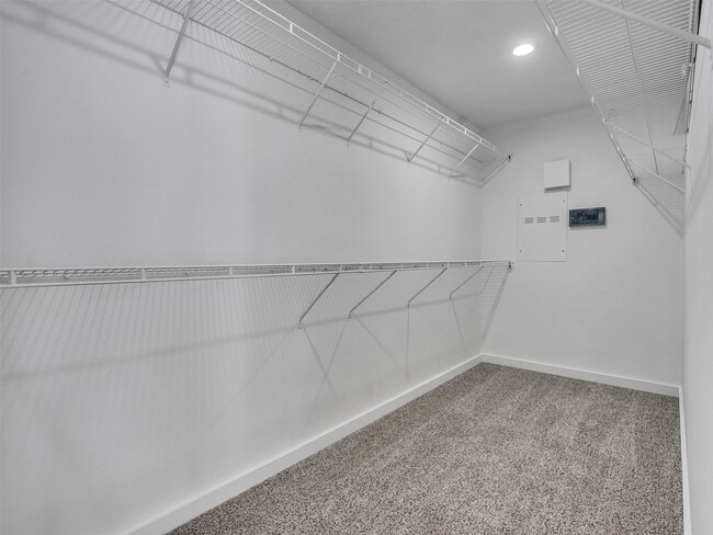 Building Photo - 6935 Yellowstone Way Dr