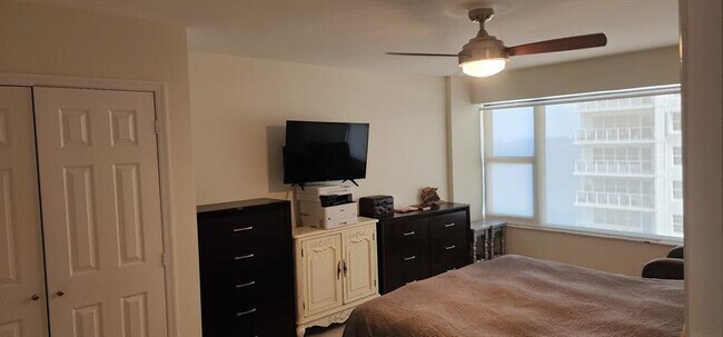 Building Photo - 3800 Galt Ocean Dr