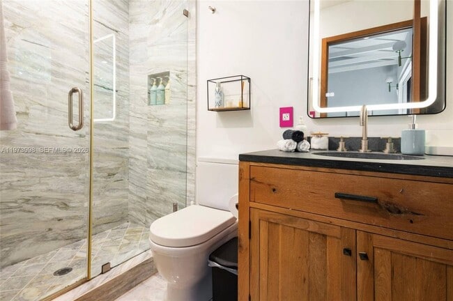 Building Photo - 524 Oleander Dr