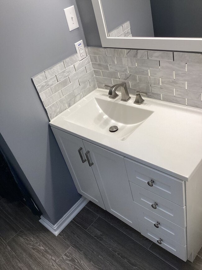 Building Photo - Beautifully Updated Half Duplex in the Boro