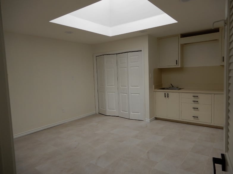 Building Photo - 609 N McColl Cir