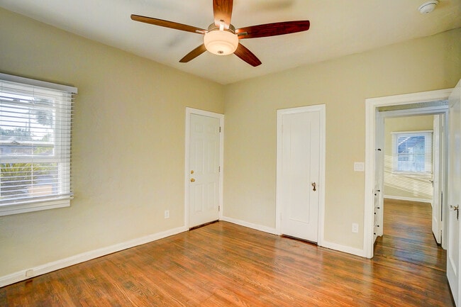 Building Photo - 479 Gaviota Ave