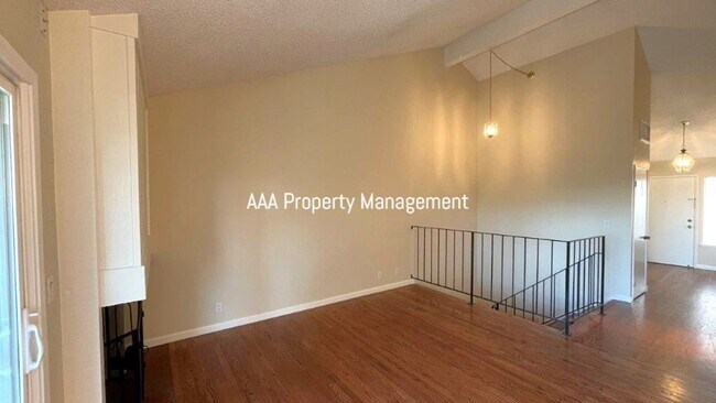 Building Photo - Concord Beautiful 4 bedroom 2.5 bathroom townhouse, 1496 sq ft available now!