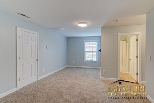 Building Photo - 325 Timber Meadow Lake