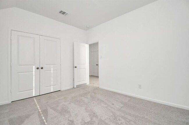 Building Photo - 5535 Holly Hvn Ct