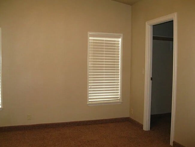 Building Photo - Comfy & Cozy Home for Rent