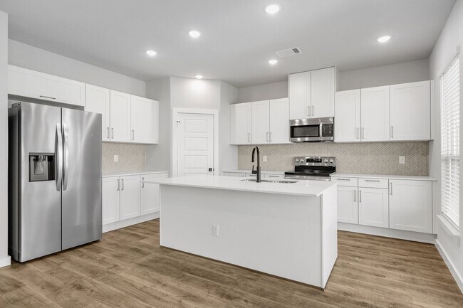Building Photo - LUXURIOUS DUPLEX LOCATED ON 1-ACRE LOT IN MIDLOTHIAN, TX!