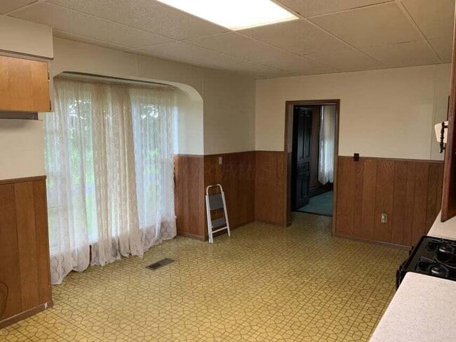 Building Photo - 4790 Lancaster Thornville Rd NE