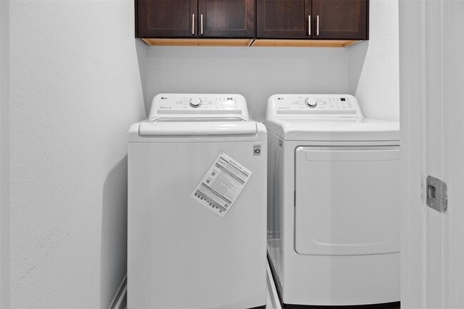 Building Photo - 6809 Ellsworth Walk