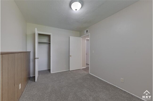 Building Photo - 717 N Dougherty Ave