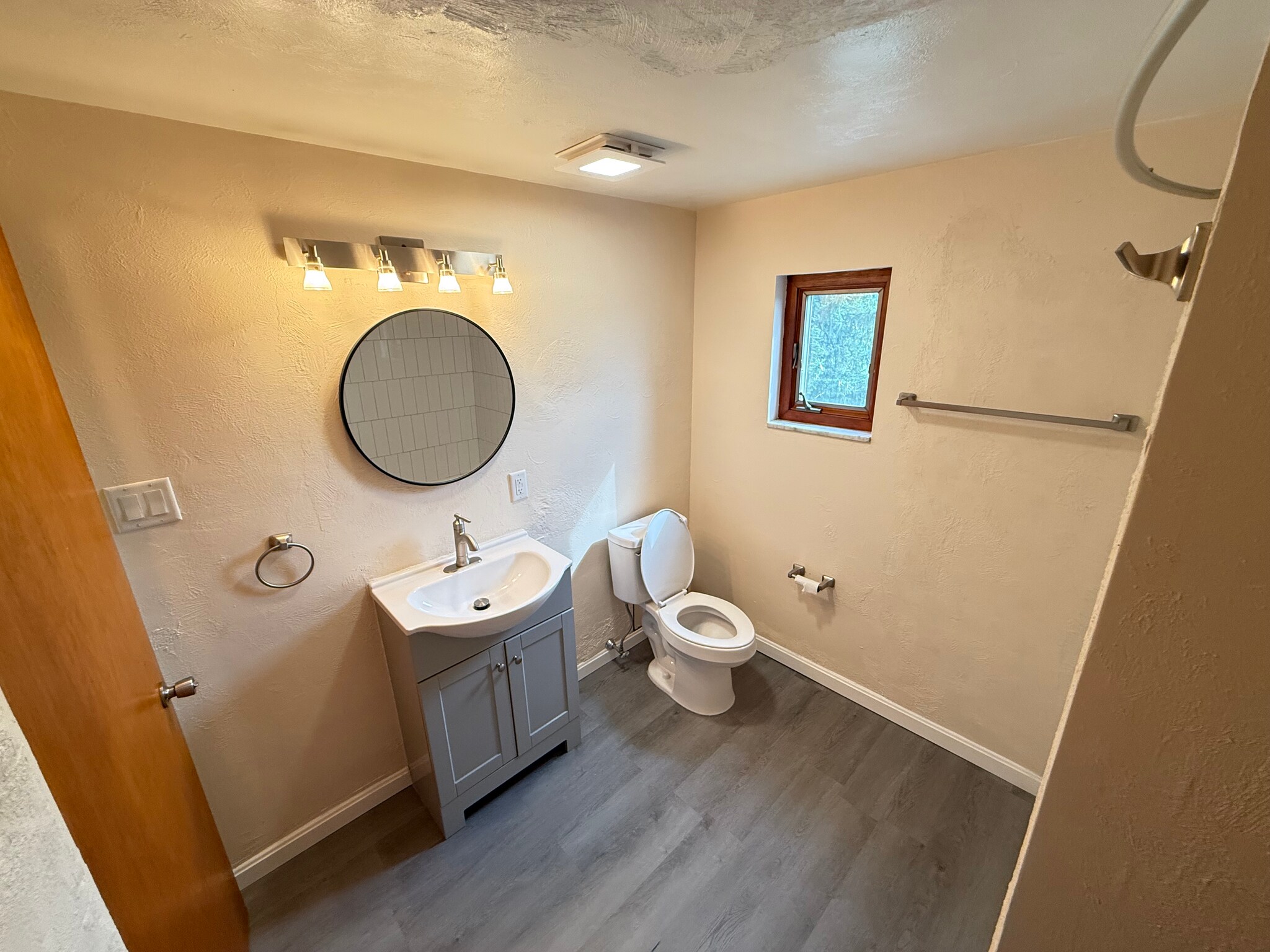 bathroom - 932 Lebanon Ave