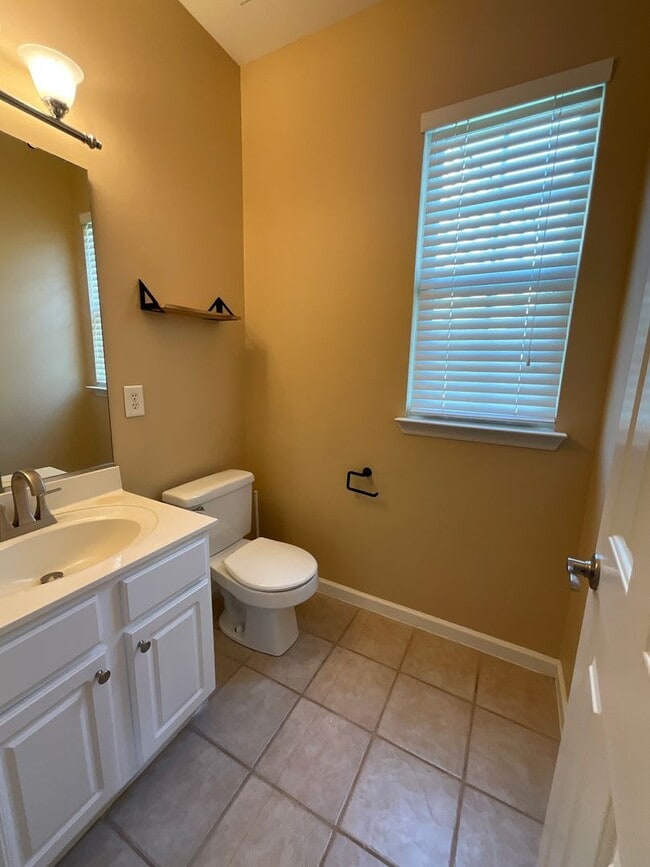 Building Photo - Half Off First Month's rent if you move in by July 31st, Spacious & Elegant 4 BR / 2.5 BA High Po...