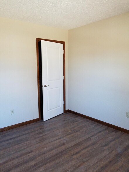 Building Photo - 9 Cherry Tree Ln