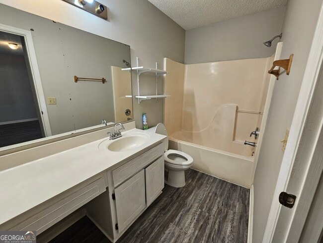 Building Photo - 108 E Lakemont Dr
