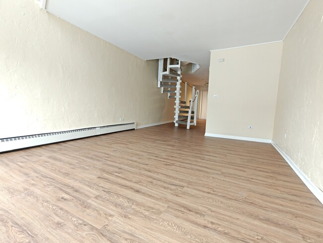 Building Photo - 1296 E Washington St