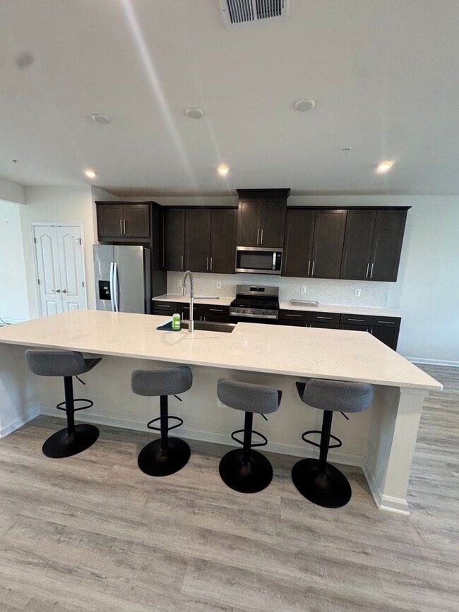 Building Photo - Spacious, Modern Condo in Owings Mills — M...