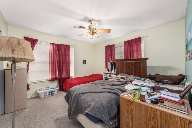 Building Photo - August Pre-Lease Available!! 3 Bed, 2 Bath with Huge Backyard and Covered Patio!