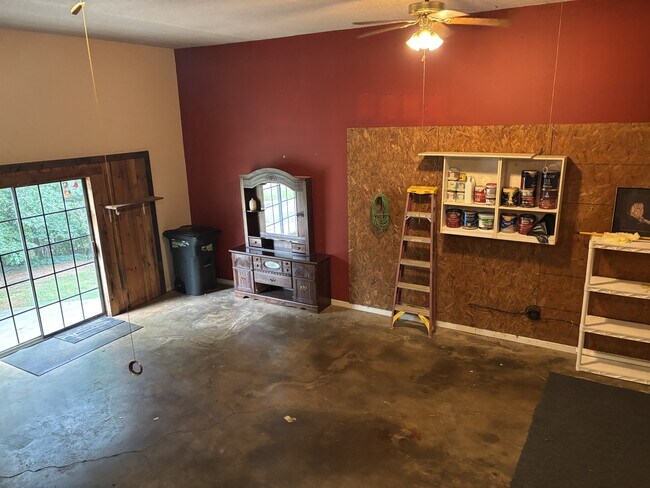 Building Photo - 119 N Clover Hill Ridge Rd