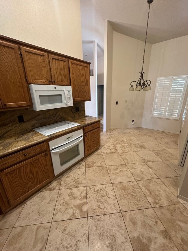 Building Photo - Beautiful 3 bedroom!