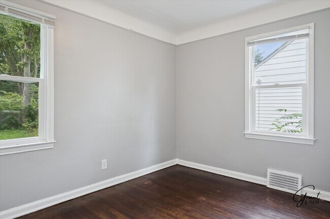 Building Photo - $1300 3 bedroom bungalow