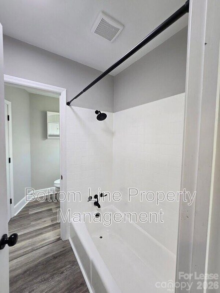Building Photo - 5949 Quail Hollow Rd
