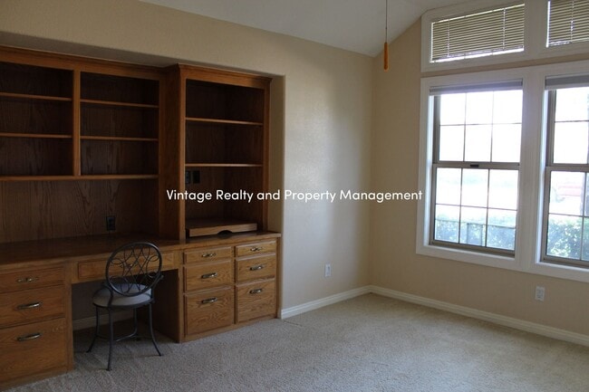 Building Photo - Top Of The Line Big 2/3 Bedroom Single Story Home Ready to Go!!!